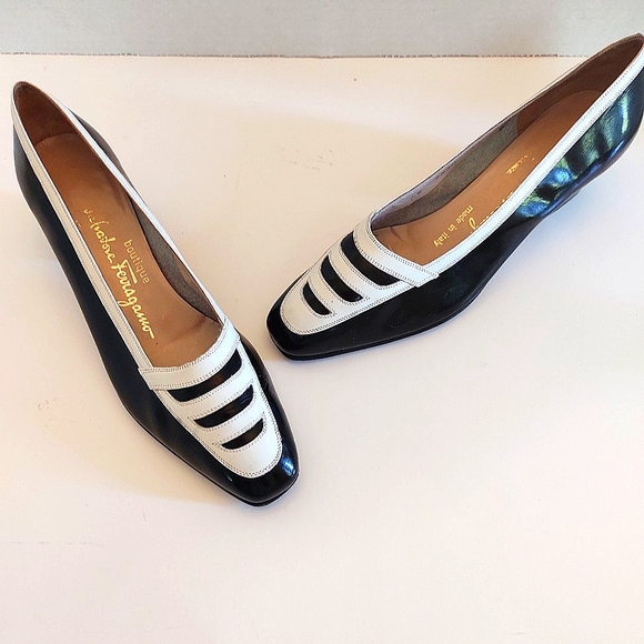 SALVATORE FERRAGAMO | Black Patent Leather Low Heel | 7 - Picture 3 of 9